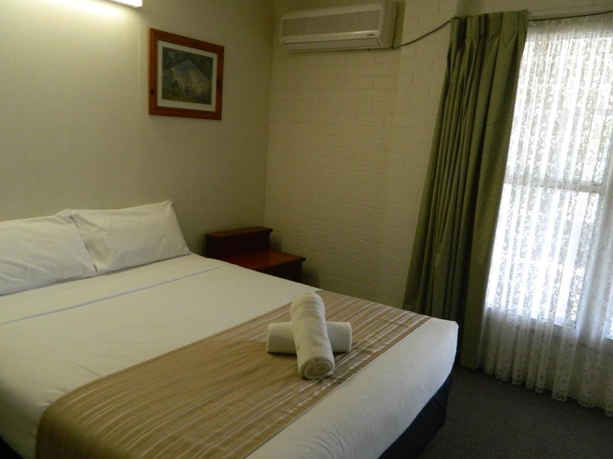 Coachman Motel Тувумба Экстерьер фото
